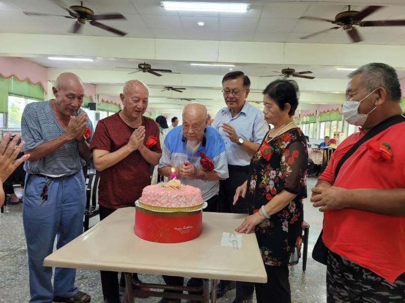 屏東榮家溫馨6月份慶生 齊慶平平安安過好日