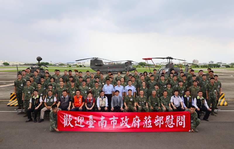 南市軍人服務站陪同市府團隊 赴航特部等慰勞國軍官兵