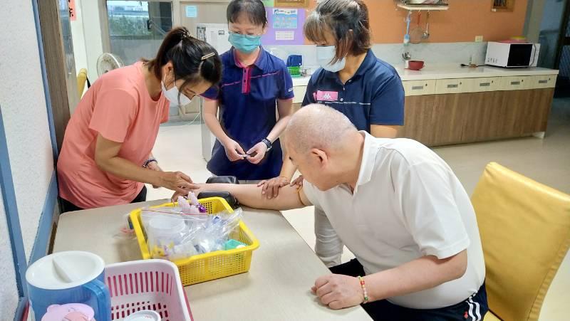 佳里榮家年度住民健檢 落實守護住民健康