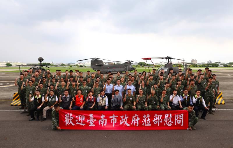 南市軍人服務站陪同市府團隊 赴航特部等慰勞國軍官兵