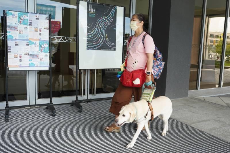 台江文化中心導盲犬課程，推動藝文場館平權教育！