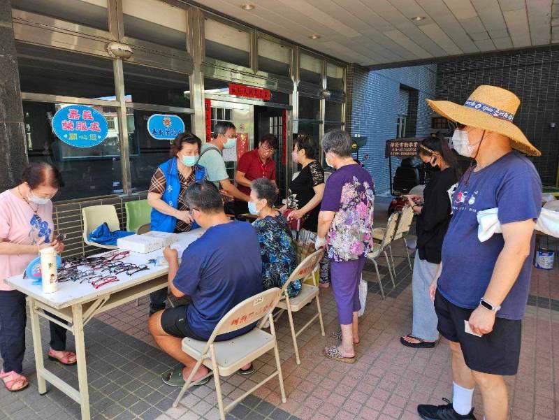 嘉義榮服處眼鏡驗光巡迴服務 關懷轄區榮民