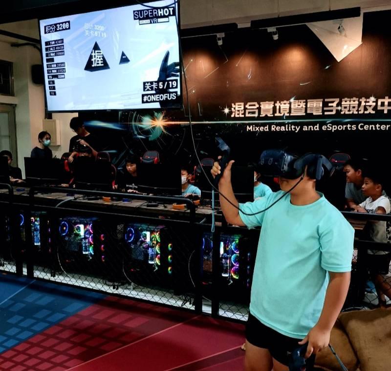 金大元宇宙科學營 用AR×VR體驗實作了解科學