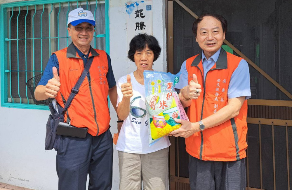 屏東榮服處感謝潮州三山國王廟捐贈白米嘉惠榮民眷