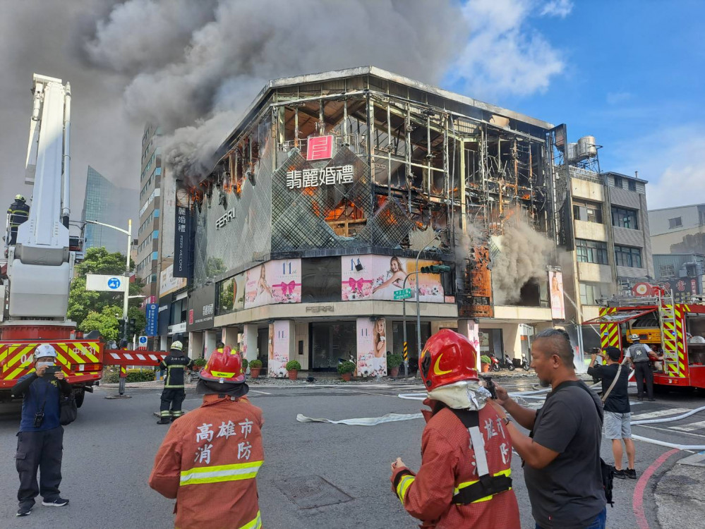 高雄新興區婚紗名店驚傳火警