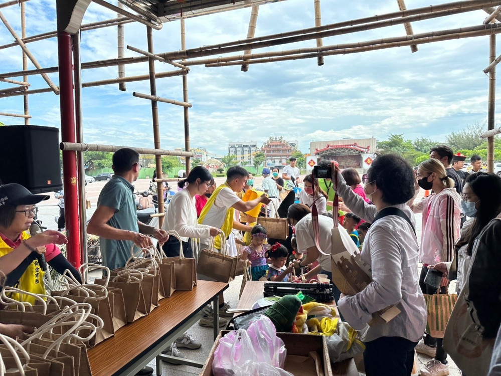 臺南市南區「灣裡黃金商圈」舉辦「灣裡季一咱的日子一假鬼假怪大遊行暨歹銅古社市集」