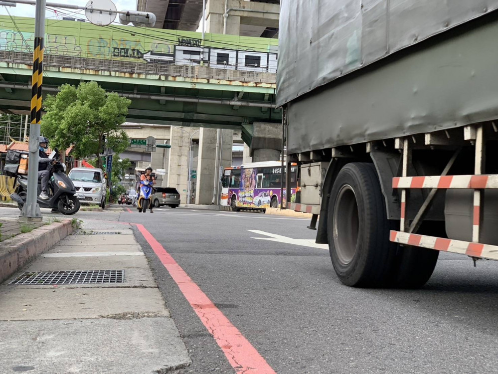 山陀兒颱風停班停課 新北市紅黃線及學校開放停車