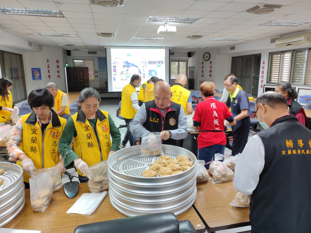 環島饅頭列車抵達宜蘭榮服處送愛心