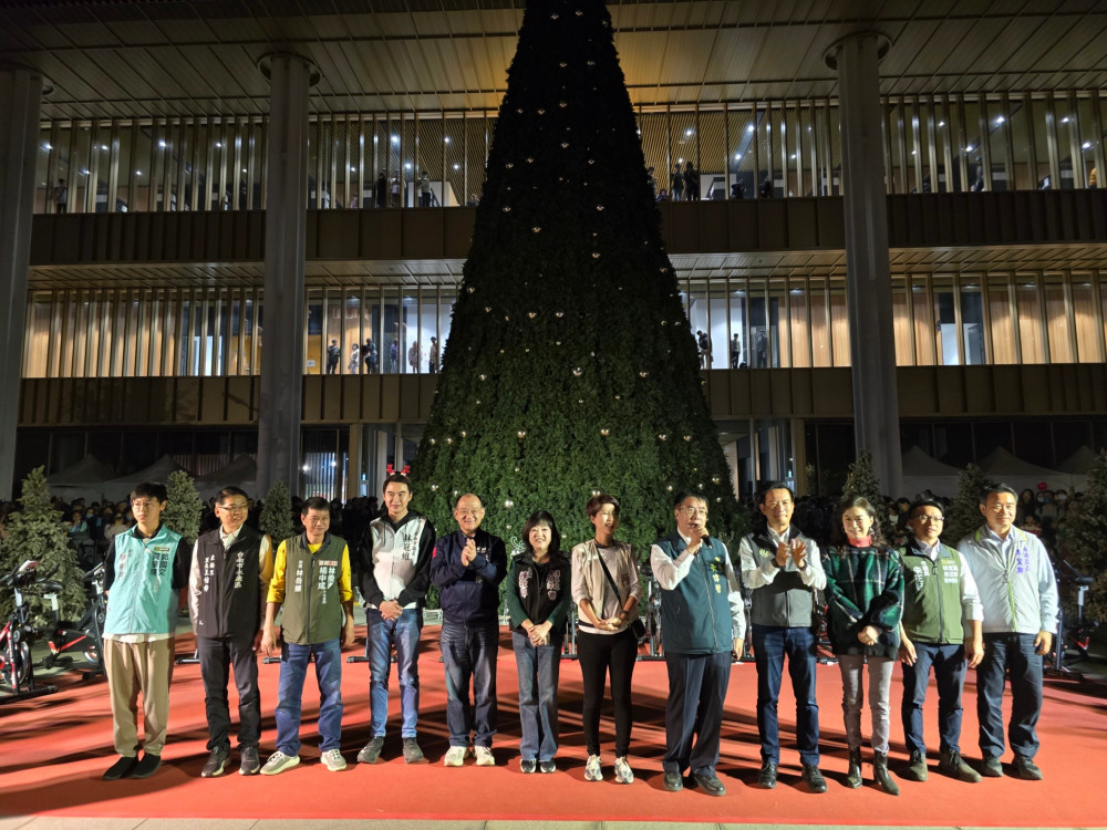 新總館聖誕樹首次嘗試綠能點燈，1/5前民眾可親自體驗運動發電