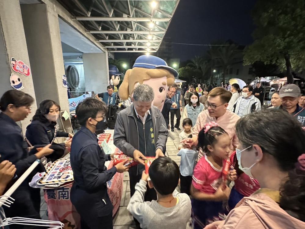 新營耶誕點燈 南警小小警察體驗 強化防詐宣導