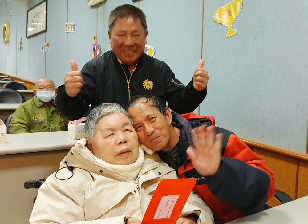 花蓮榮家慶生會 結合社區逗陣為住民獻祝福