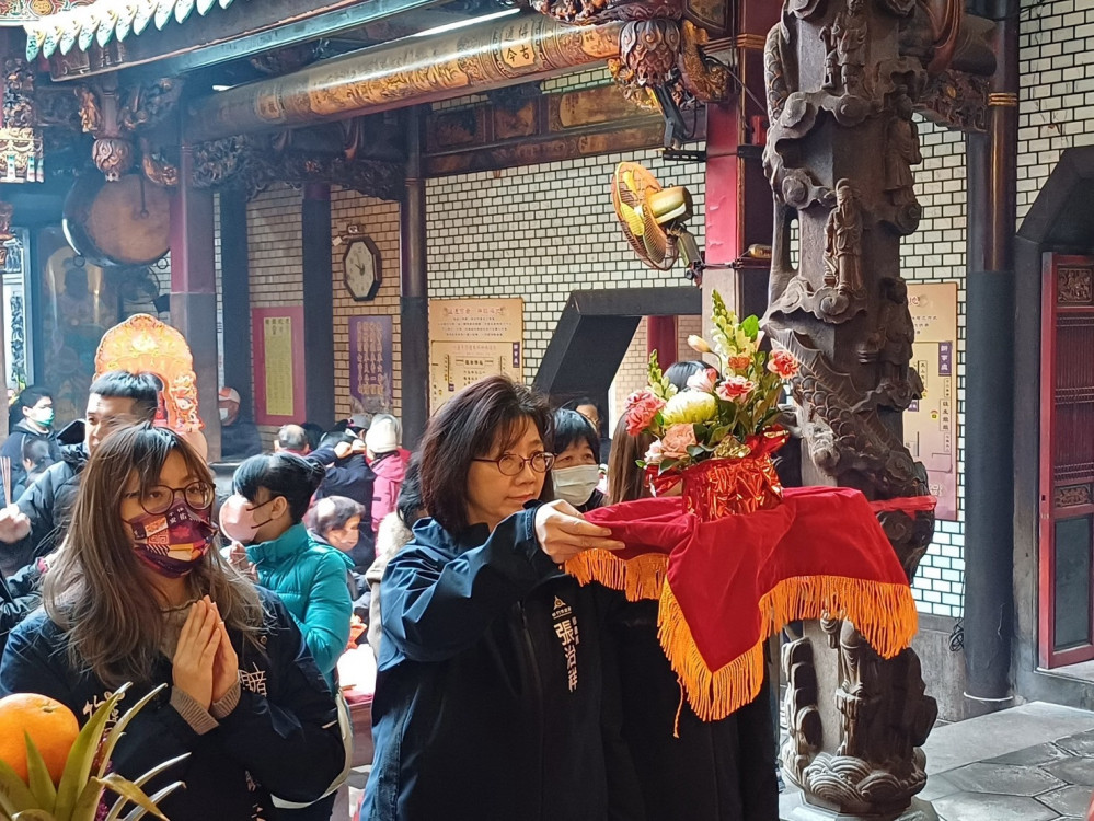 觀音佛祖聖誕千秋　竹市府秘書長張治祥祝壽祈求市民平安幸福