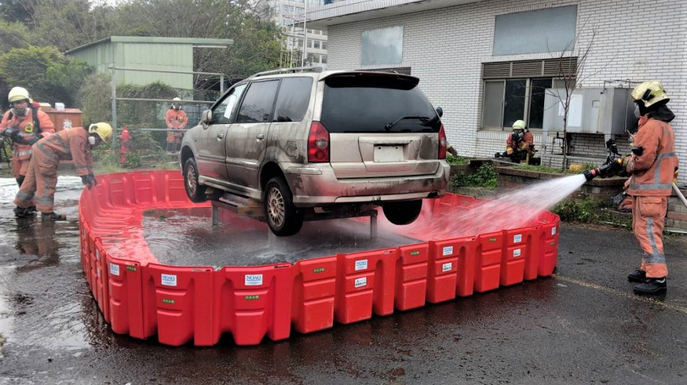 強化電動車火災應變能力　竹市「鋰電池實火訓練」震撼登場