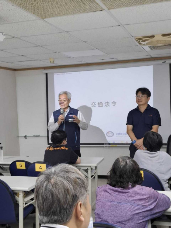道路交通安全講習新制上路~~麻豆監理站首家委外機構開班上課了!