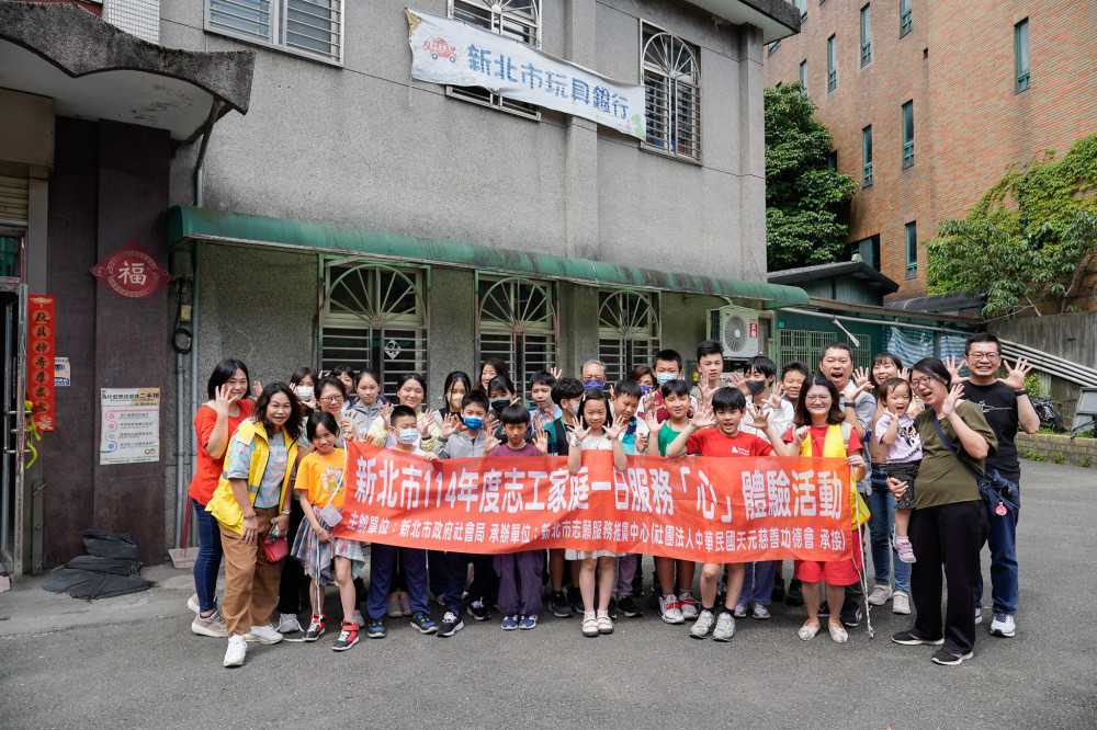 從玩玩具變成玩具志工！新北家庭志工體驗 動手讓舊玩具再生
