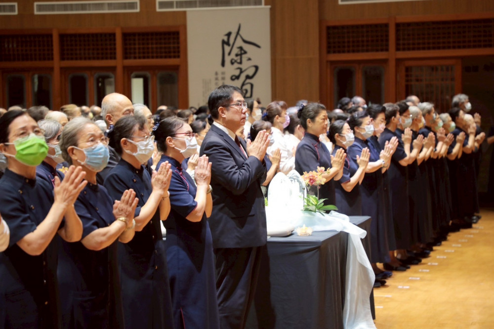臺南市長黃偉哲出席慈濟浴佛大典與全球同步祈福 共造祥和社會