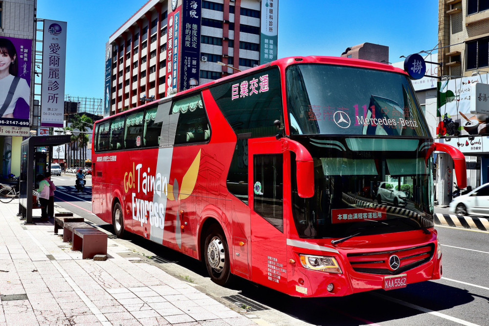 國際旅客直達臺南超方便！111小港機場-臺南快線納台灣好行 
