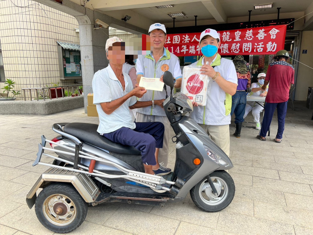 龍皇慈善會跨百里送愛 千元慰問金助弱勢歡度端午