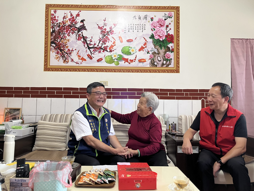 金門榮民榮獲模範母親 書法將軍鄭有諒親書中堂：榮耀母愛