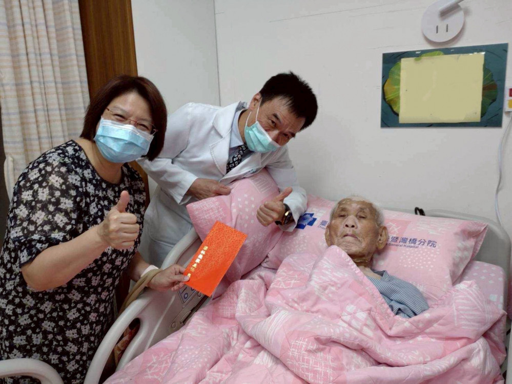 嘉義榮院攜手雲林榮家 端節前暖心慰問住院榮民