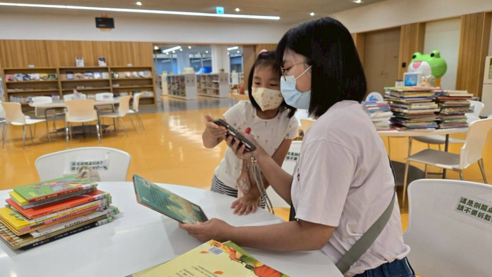 2年打造全市37區智慧圖書館，借書閱讀更便利！