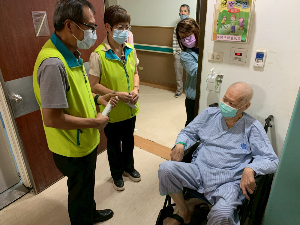 白河榮家端節關懷慰問住院長輩