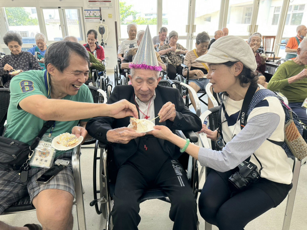 百歲榮民紀壽 花蓮榮家溫馨慶生 大小同歡祝賀