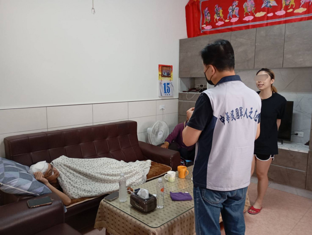 南市軍人服務站慰問住院國軍士官