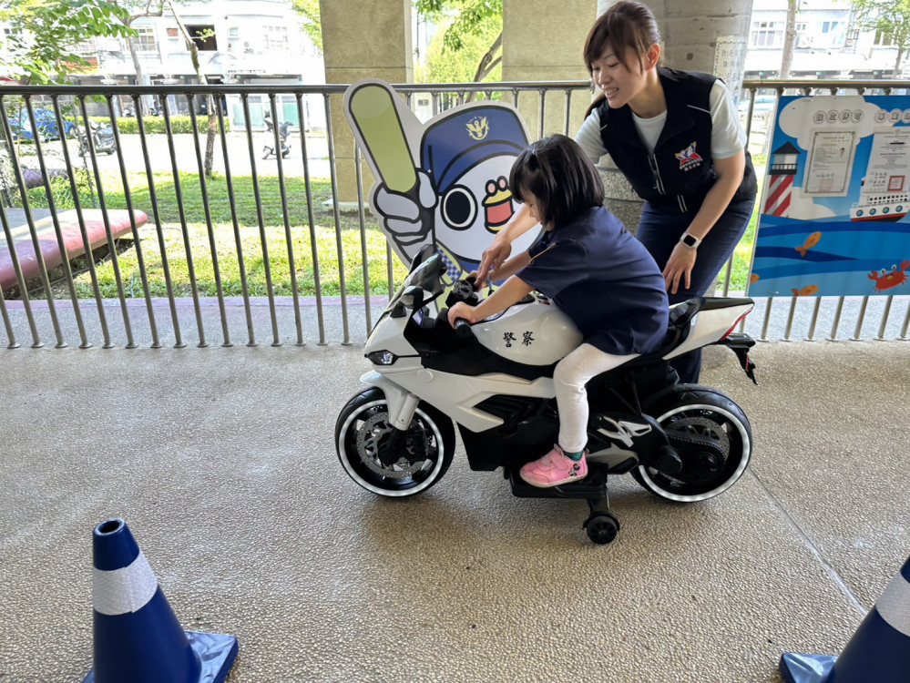 小小警察出任務！南警讓賢北附幼小警察學院體驗營圓夢