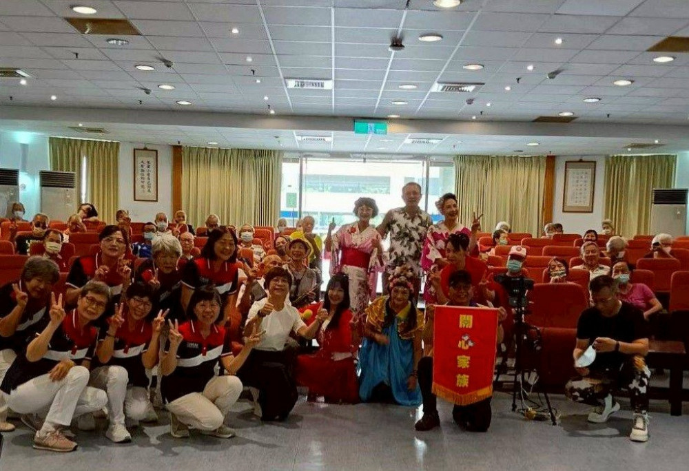 白河榮家感謝開心家族傳愛 用音樂關懷長輩歡笑不斷