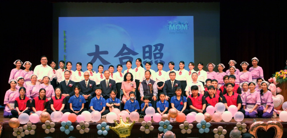 崇敬母深恩、智慧點亮愛　崇智頒發獎學金暨感恩母親節逾五百人齊聚