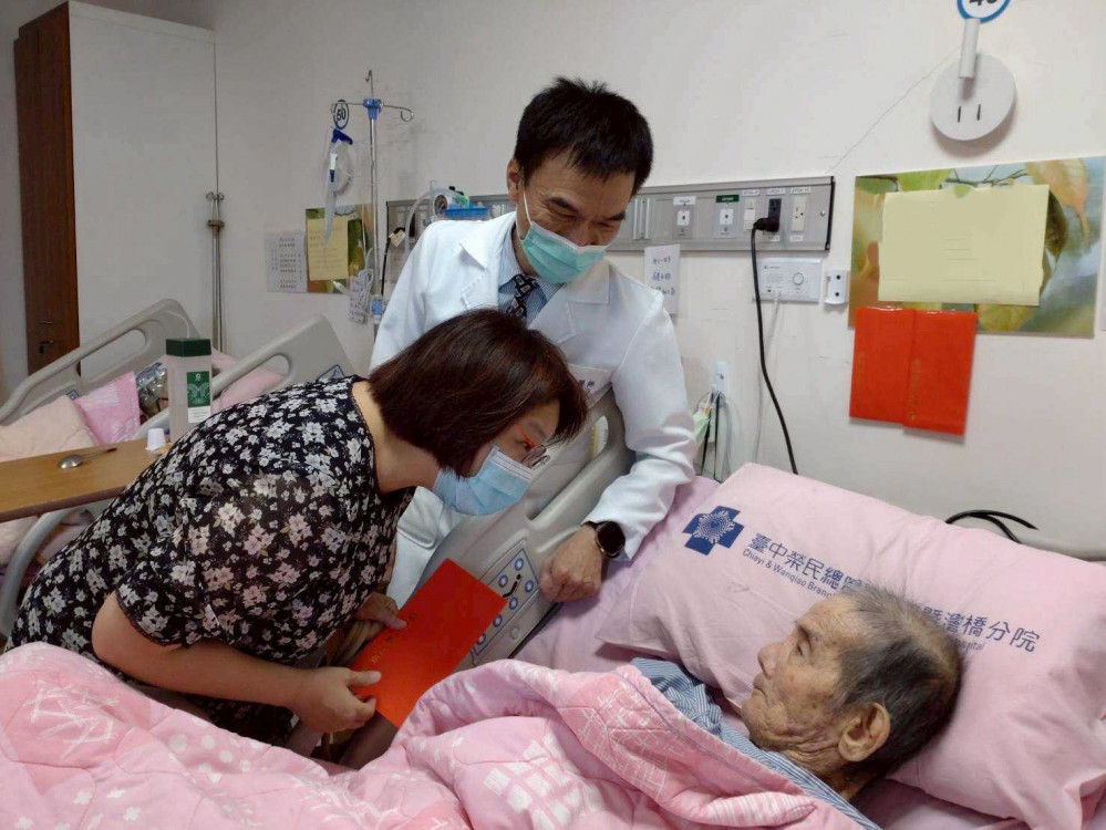 嘉義榮院攜手雲林榮家 端節前暖心慰問住院榮民