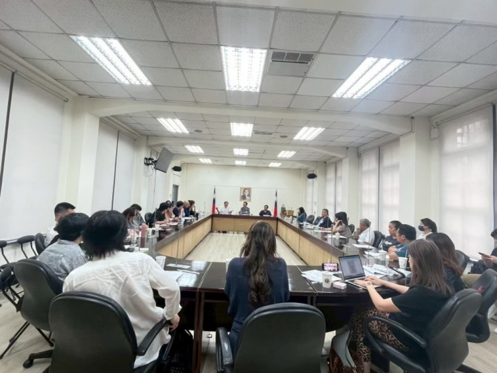 兩大長照協會赴立院請願，盼政府完善長照政策，爭取突破經營困境。