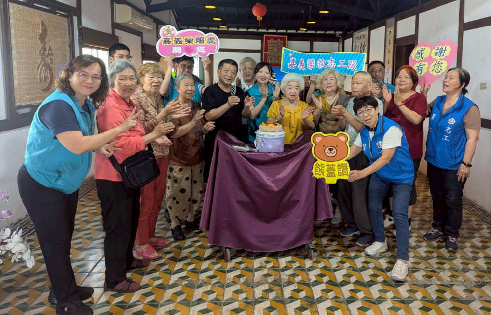 嘉義榮服處辦母親節活動 與榮民眷屬歡慶溫馨時刻
