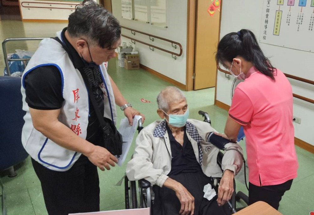 屏東榮服處協助91歲獨居榮民安置榮家照顧