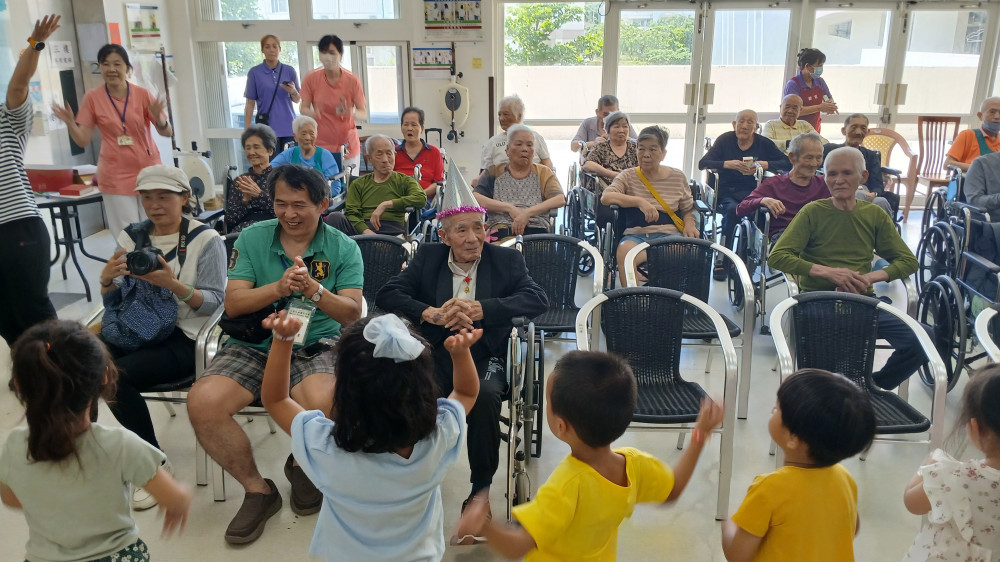 百歲榮民紀壽 花蓮榮家溫馨慶生 大小同歡祝賀