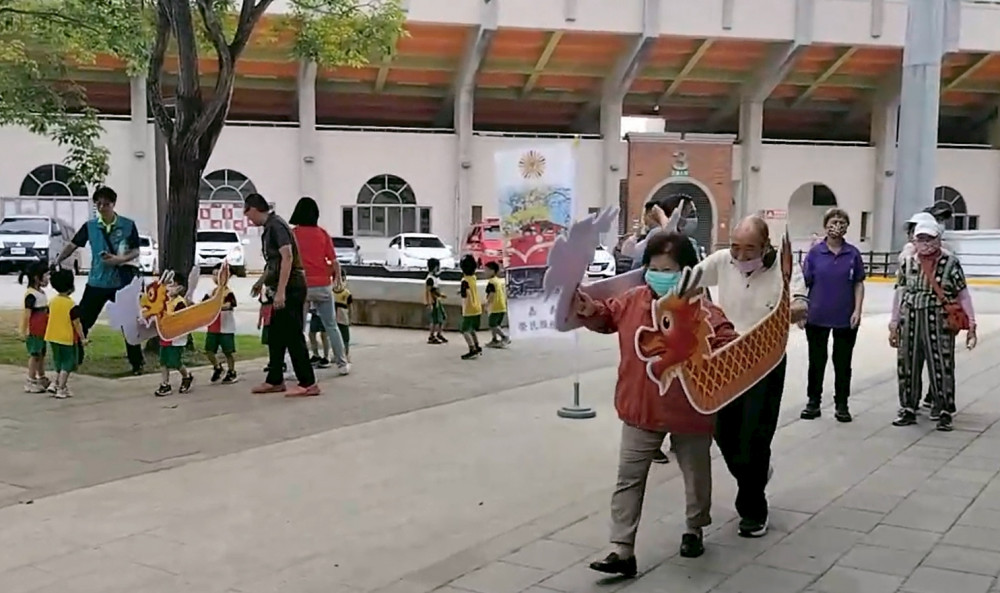 白河榮家慶端午  住民嘉義公園划龍舟 