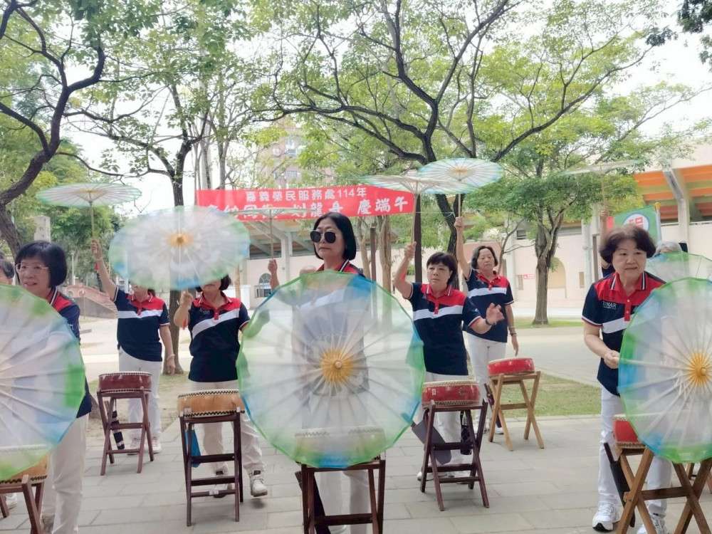 白河榮家慶端午  住民嘉義公園划龍舟 