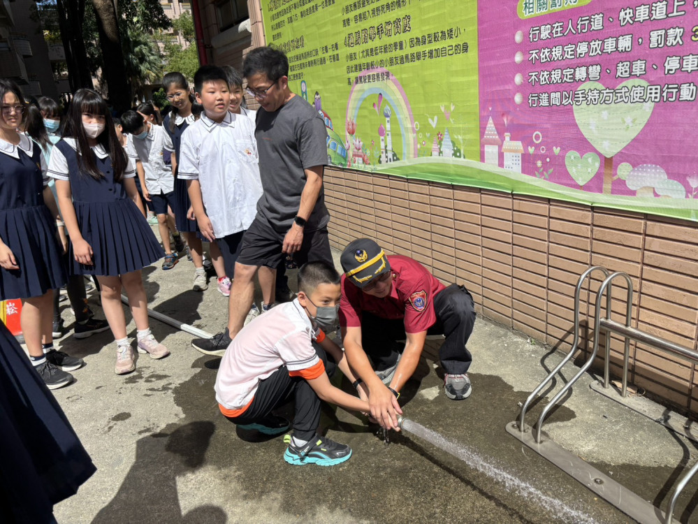 「動腦動手學防災」楠陽國小消防體驗強化師生應變能力