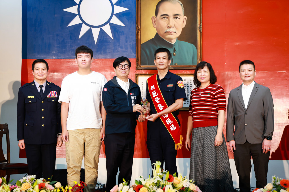 114年警察節慶祝大會  陳其邁表揚績優警察人員肯定治安表現 