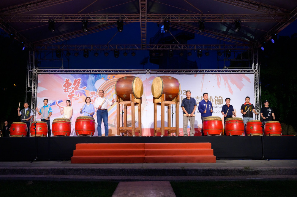 2025新北市鼓藝節開跑！侯友宜新莊擊鼓 啟動四場巡演