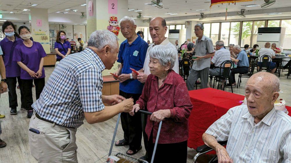 白河榮家感謝中華佛教善緣慈善會關懷百歲人瑞及耆老傳愛