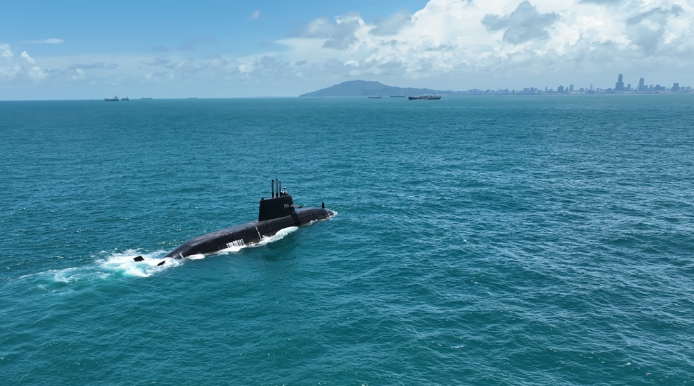 台船重大突破！海鯤軍艦首次浮航測試圓滿達陣