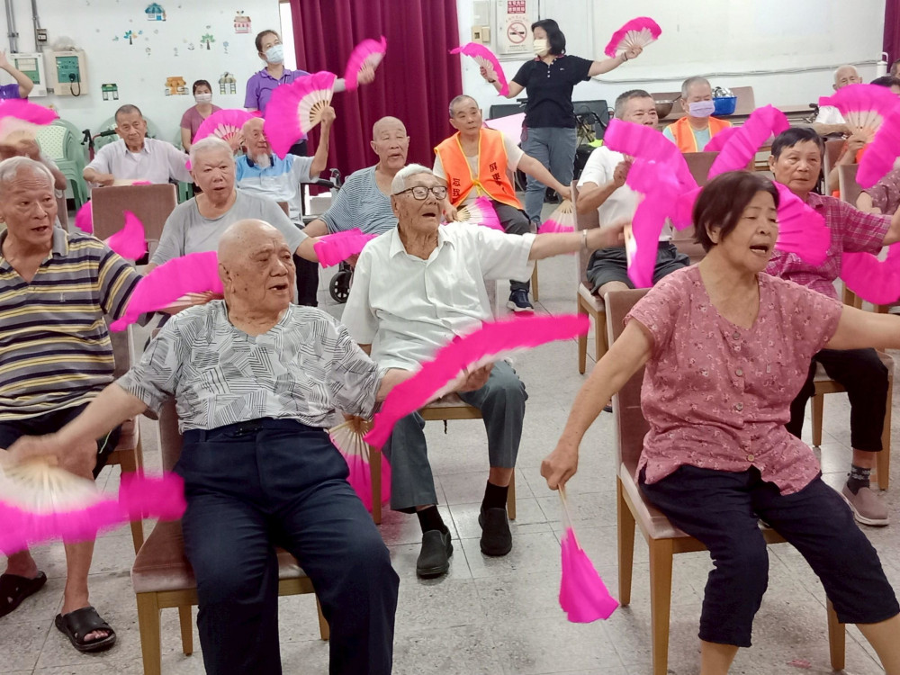 屏東榮家住民長輩動起來！展現健康樂齡新生命力