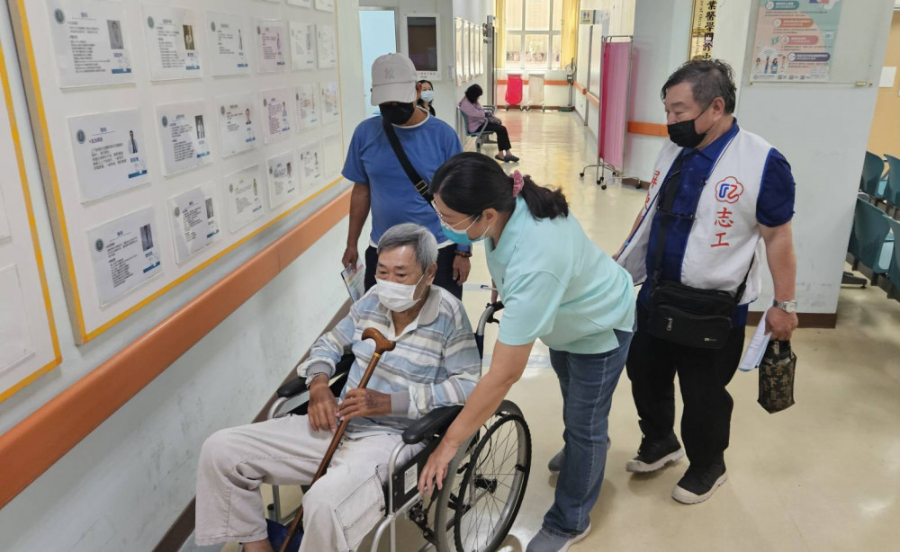 有你們真好！老榮民在屏東榮總松柏園找到心靈依靠
