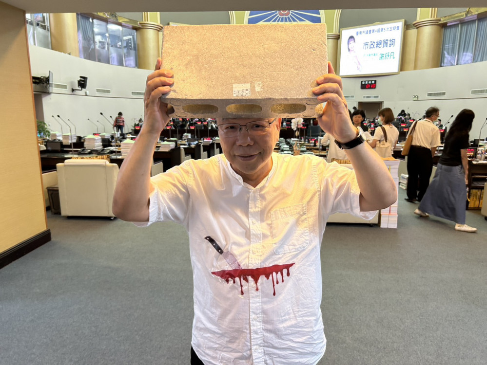 台南480件小二甲包含被起訴的力暘光電，沒電業執照卻發電？蔡育輝：勿圖利業者，否則告發