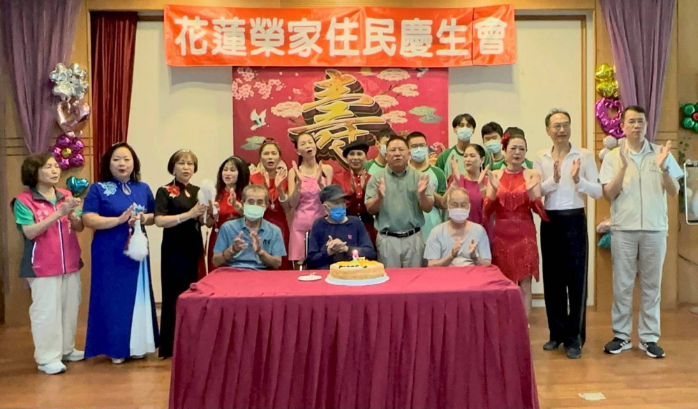 花蓮榮家慶生懷舊老歌撫慰長輩 上騰工商學子與住民同樂