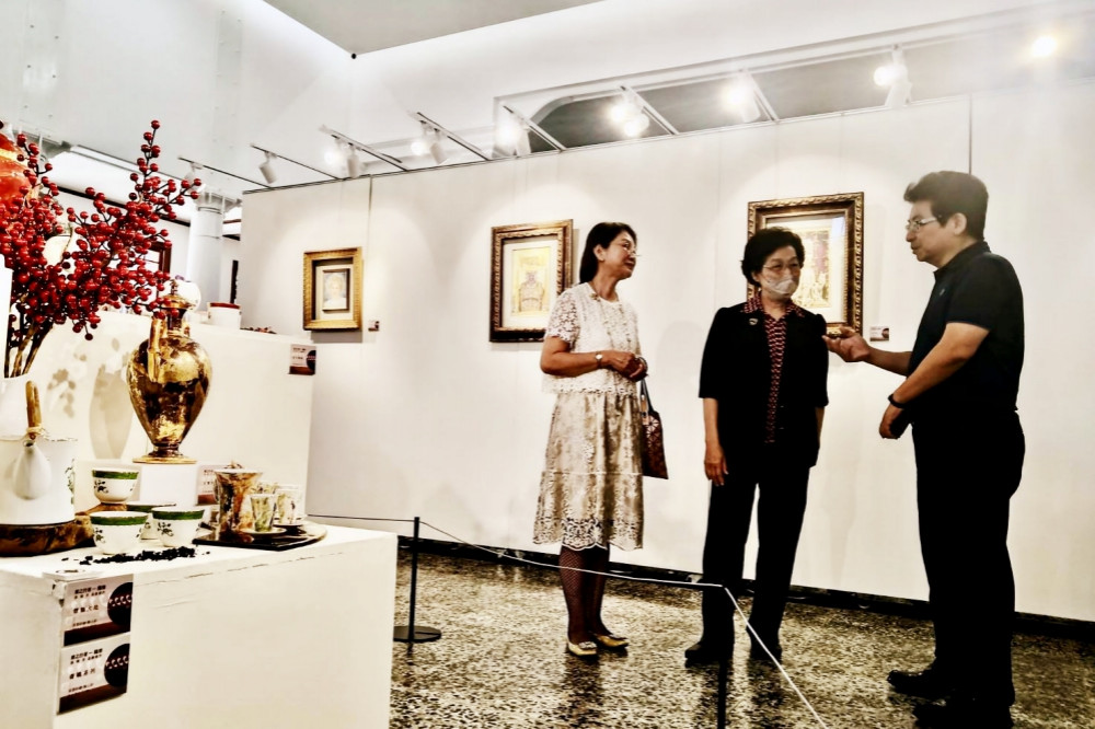 「東之行者-隨想」徐瑞芬瓷繪創作展　竹美館驚艷展出31件(組)創作