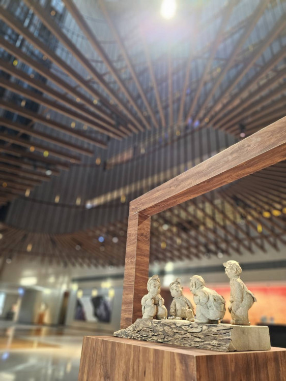 台南大員皇冠假日酒店攜手黃榮文， 展開一場關於土壤與童趣記憶的對話