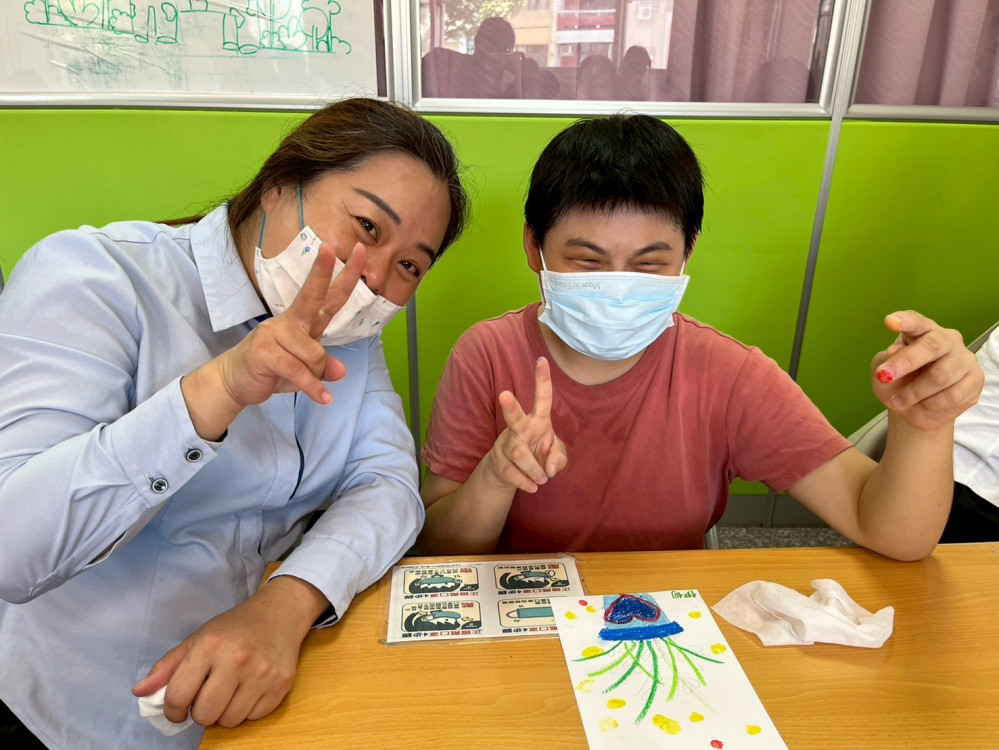 企業志工送愛伊甸 共畫希望愛相隨